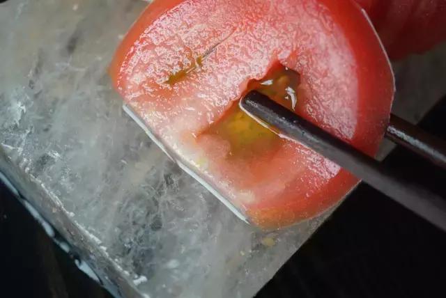 三伏天不吃饭也要买一件棉麻衫,三伏天不开空调吃饭一身汗