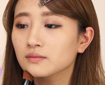 粉饼如何涂抹,粉饼如何用散粉刷