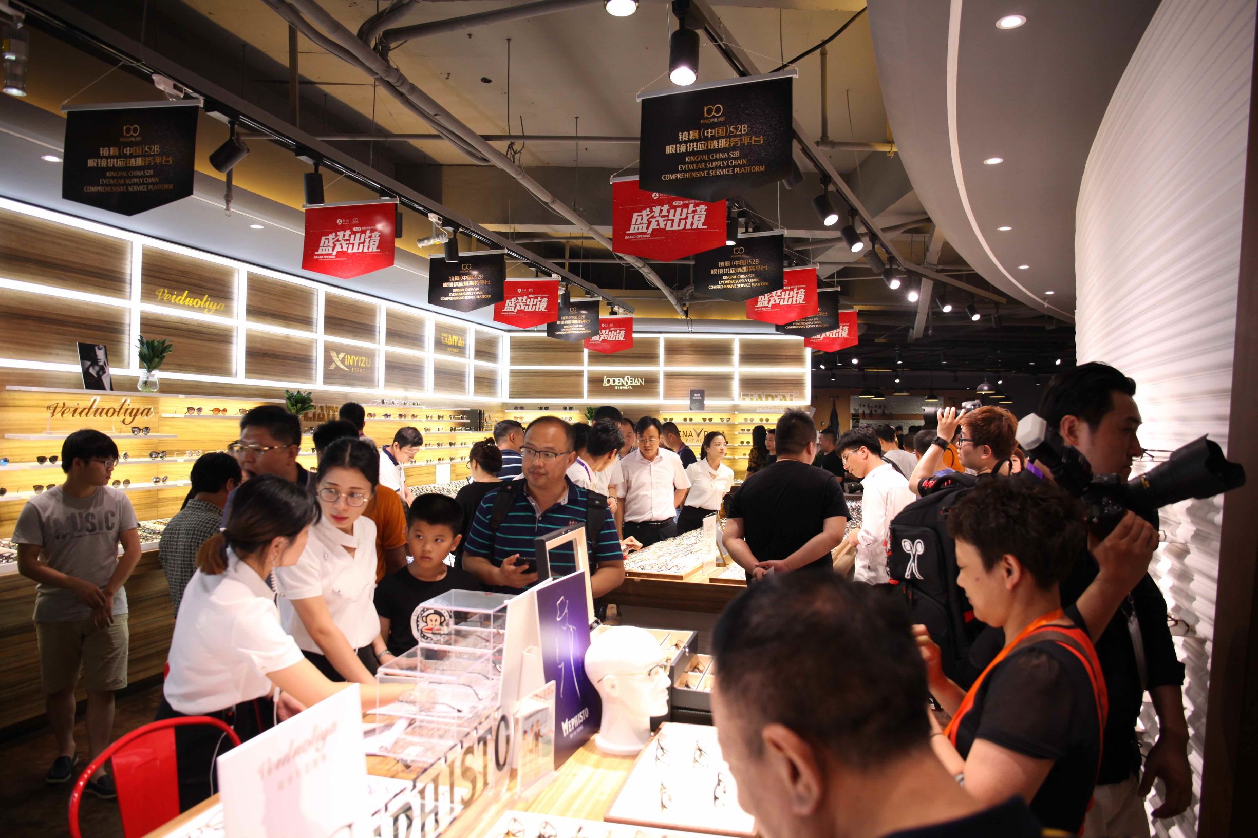 镜暴S2B平台盛装出镜眼镜业互联网+新引擎助力行业提速