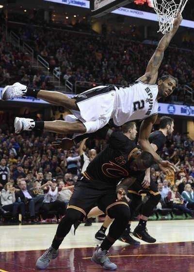 詹姆斯，一个风口浪尖的球星、伪君子？还是伟大的球星？