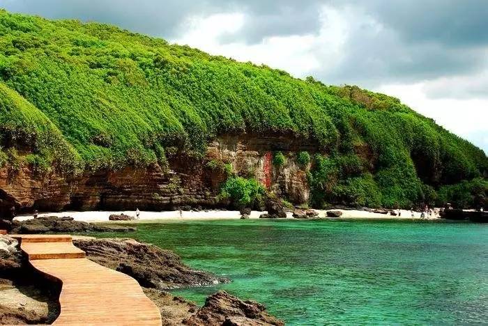 你会选择在南宁和300万人“假装生活”还是和我一起出逃到海岛呢！