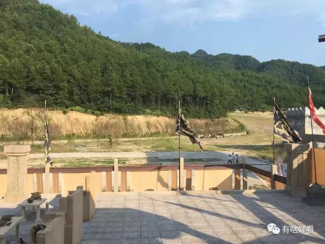 拍戏40度高温穿厚衣服,横店40度拍戏现场