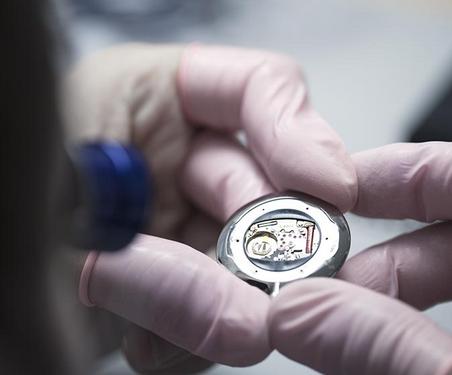 浪琴心月石英机芯怎么换电池,浪琴手表l47094电池价格