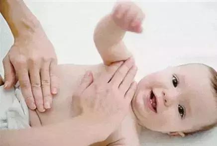 娃娃肚子胀气怎么办,0-1个月婴儿胀气解决方法