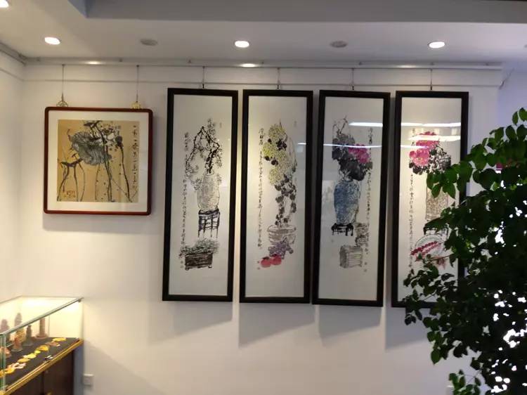 舍不得在墙上打钉看过来，教你怎么打钉不留痕！