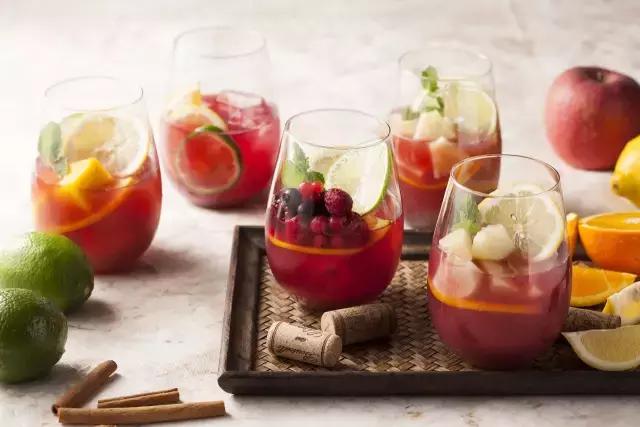 女生适合喝什么鸡尾酒比较有品味,最适合女生的10款鸡尾酒