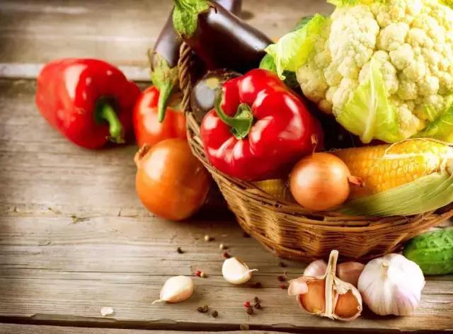 自家阳台上种的无公害绿叶菜,绿色蔬菜的种植方式是什么