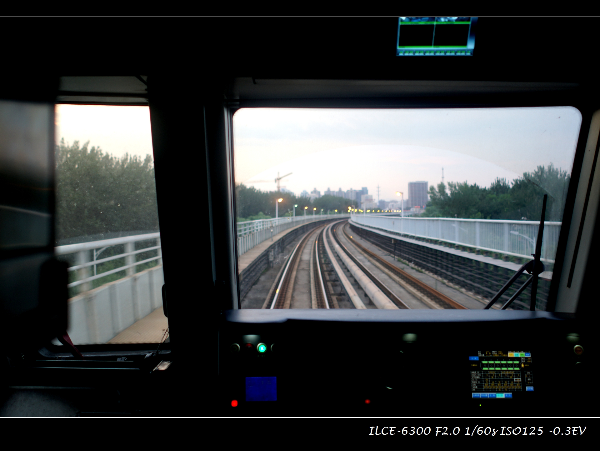 索尼微单a6000和a6300,索尼a6300微单摄影入门教程