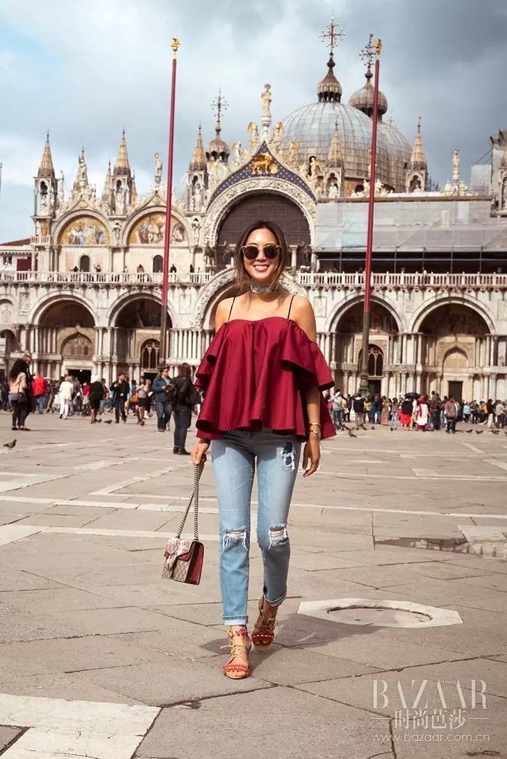 你穿一字肩膀子大?周冬雨她们的吊带款就能这么瘦,到底怎回事?