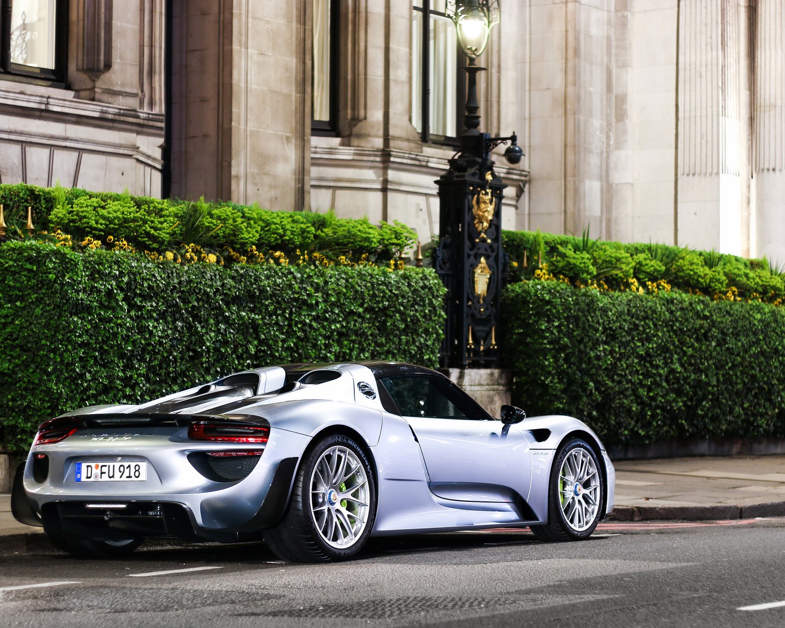 世界名车壁纸超清全面屏,8k顶级黑色震撼壁纸名车