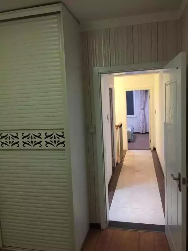 小伙把新房租给90后漂亮的女生,男子把房子租给一个女生