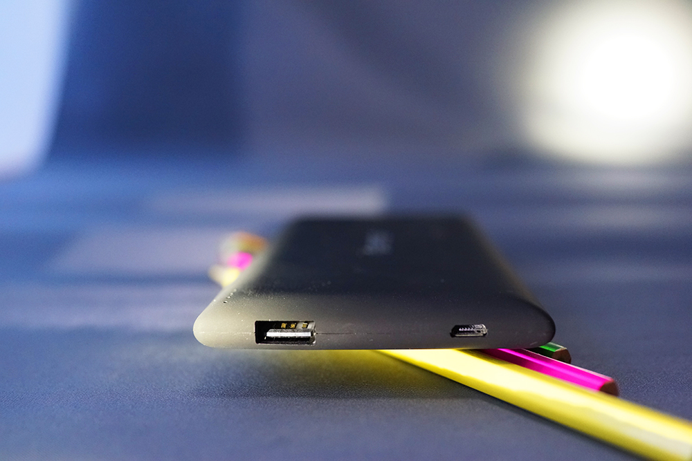 迷你超薄快充大容量充电宝测评,轻磁5000毫安超薄磁吸无线充电宝