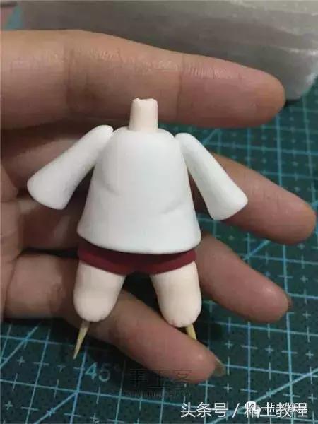 有个整天满地打滚胡吃海塞的小女孩，却人人都喜爱，彩泥手工干物妹小埋教你开心捏起来