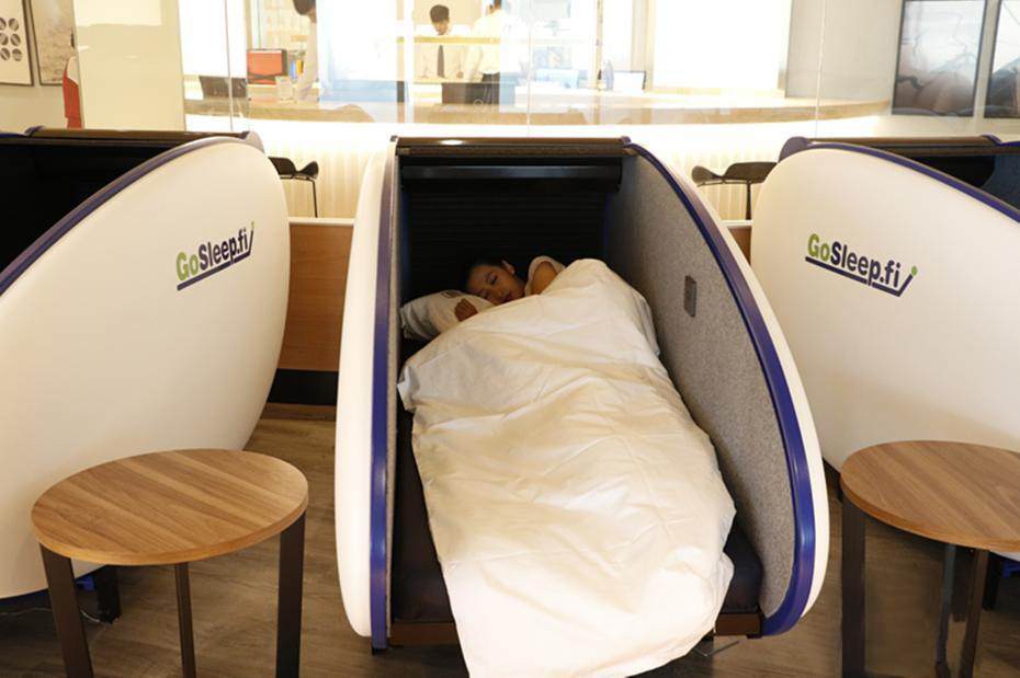 航班延误滞留机场,网曝航班延误