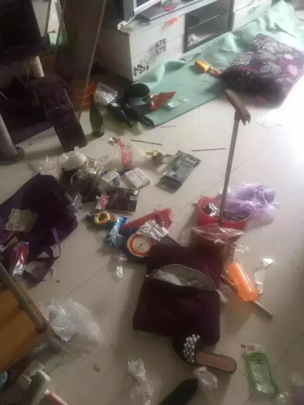 小伙把新房租给90后漂亮的女生,男子把房子租给一个女生