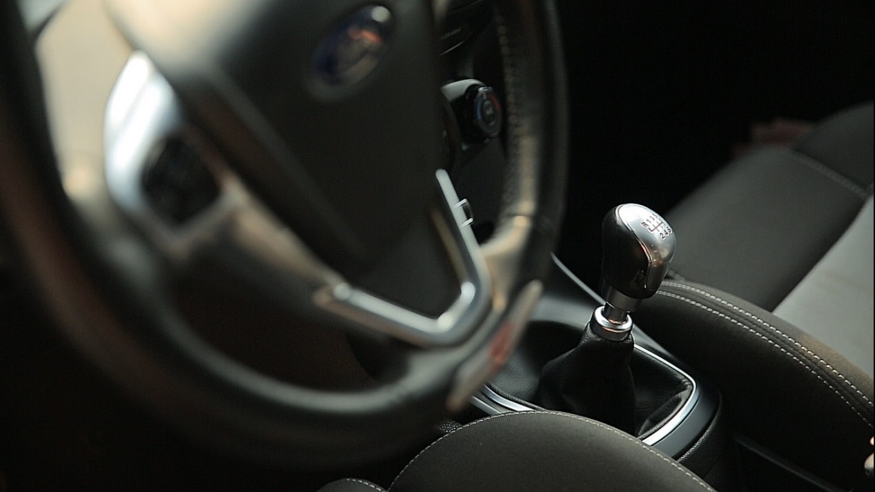 MT、布座椅、没加热、天窗、导航，偏执的选择——嘉年华ST！