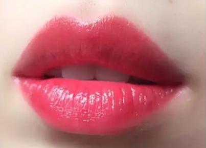 黄皮怎么选口红ysl,黄皮适合的口红显白大牌