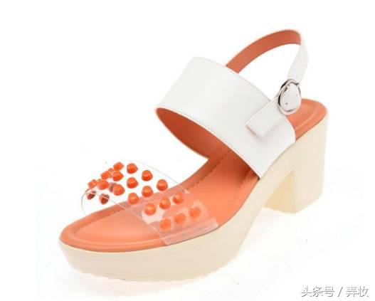 百货商场的一楼，是与世隔绝的时尚炼狱，你见到的都是这样！