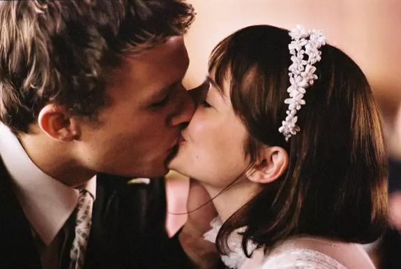 从电影到生活，荧幕情侣假戏真做、他们的定情之作在这里！