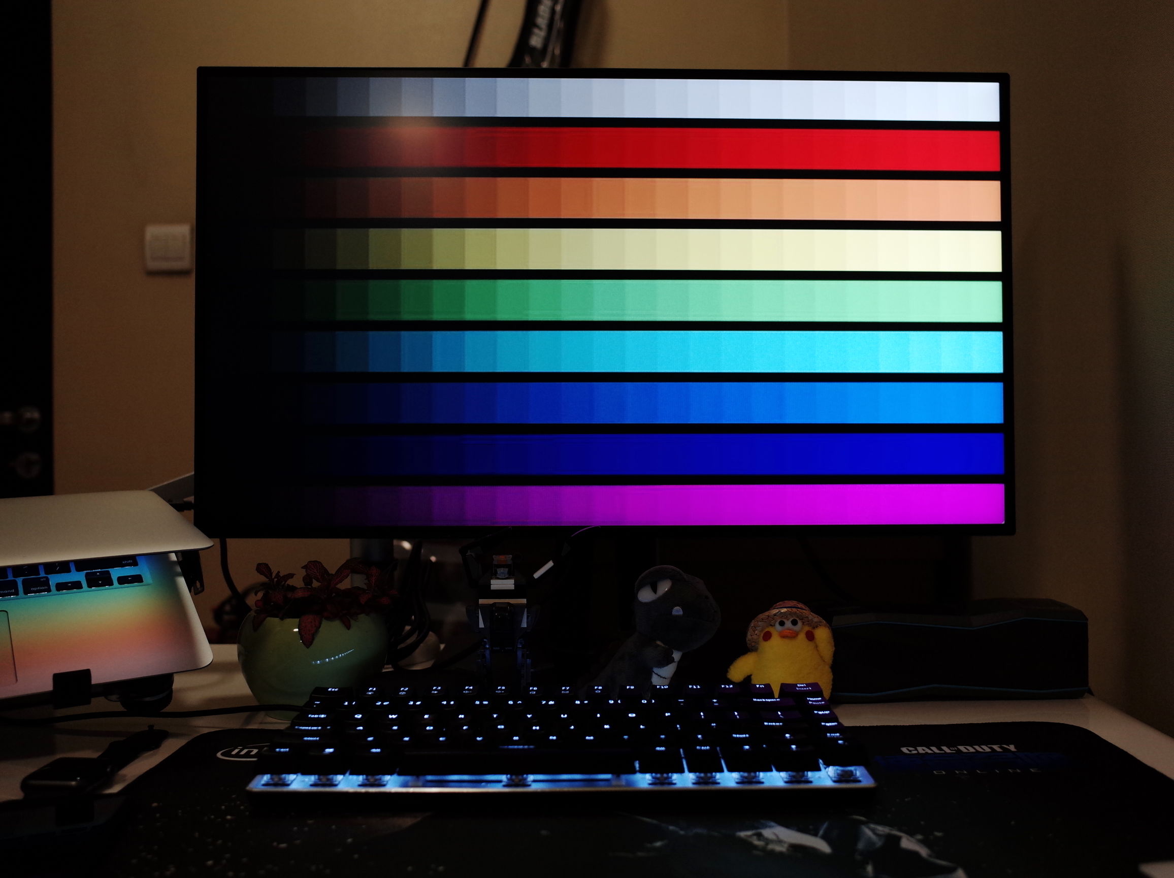 当笔记本*党**一直以为mac就是机制的时候，一定是忽略了显示器还有这样一种打开方式，外挂显示器的完整体验