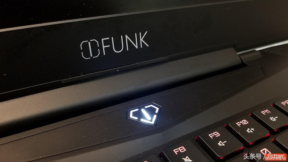 这款IFUNKS游戏本必须关注，性能霸道还自带机械键盘