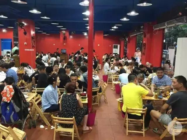 成都爆火串串香,成都冒椒火辣有几个店