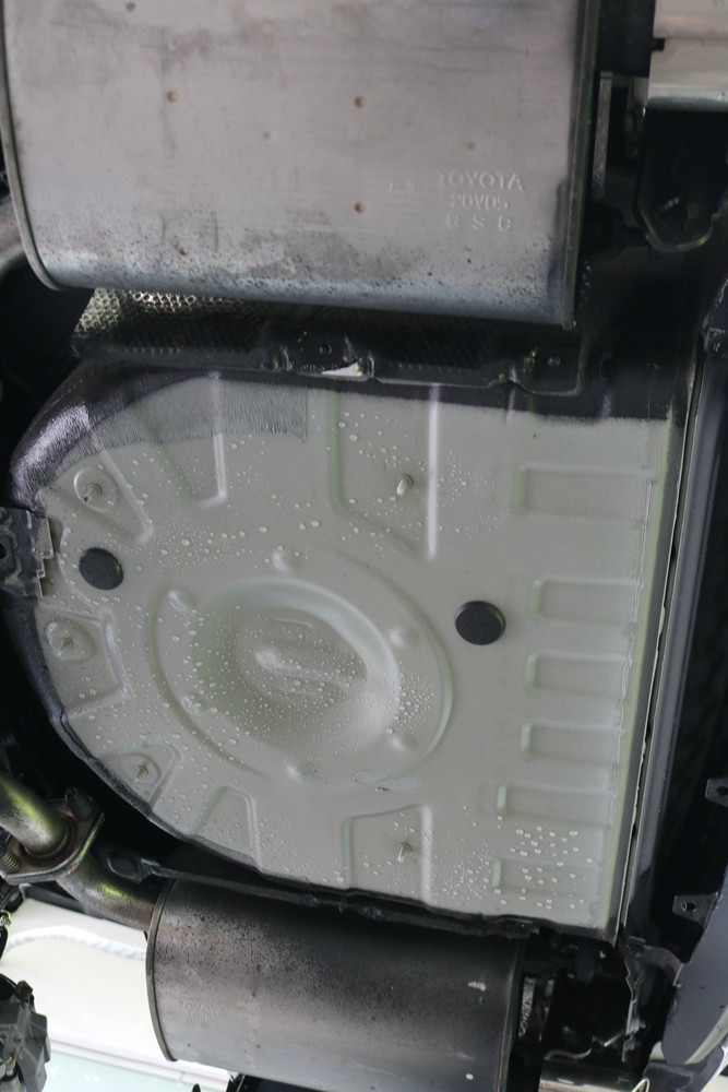 如何选择适合的汽车底盘装甲,底盘装甲和底盘装甲哪个好