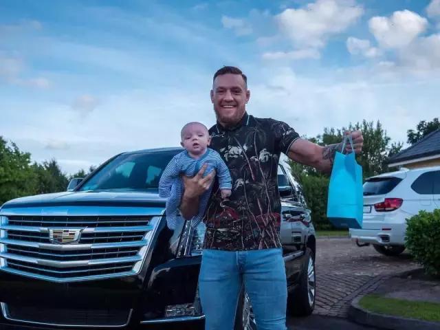 擂台上的神，生活中的潮人，这样的拳王有点酷！