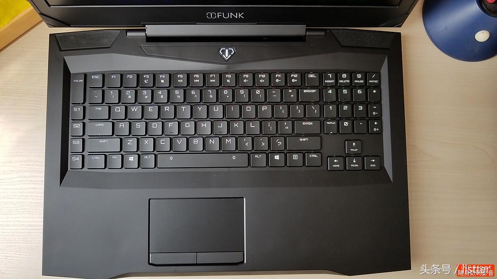 这款IFUNKS游戏本必须关注，性能霸道还自带机械键盘
