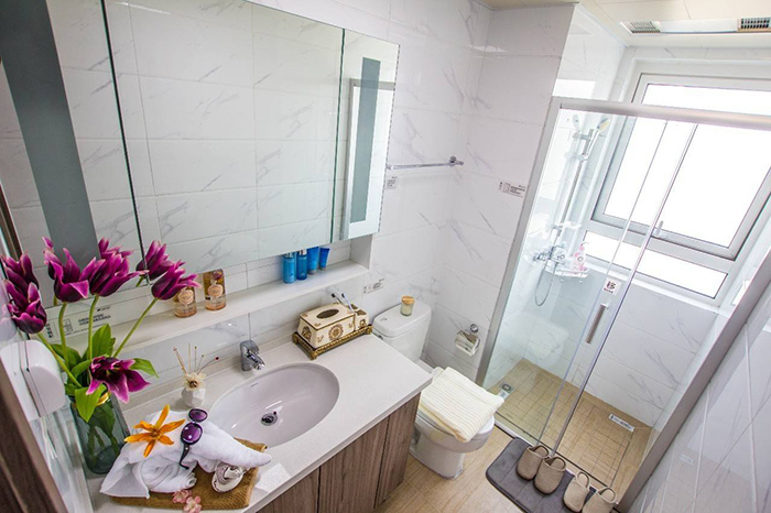 卫生间瓷砖噼啪响,卫生间瓷砖往外渗水