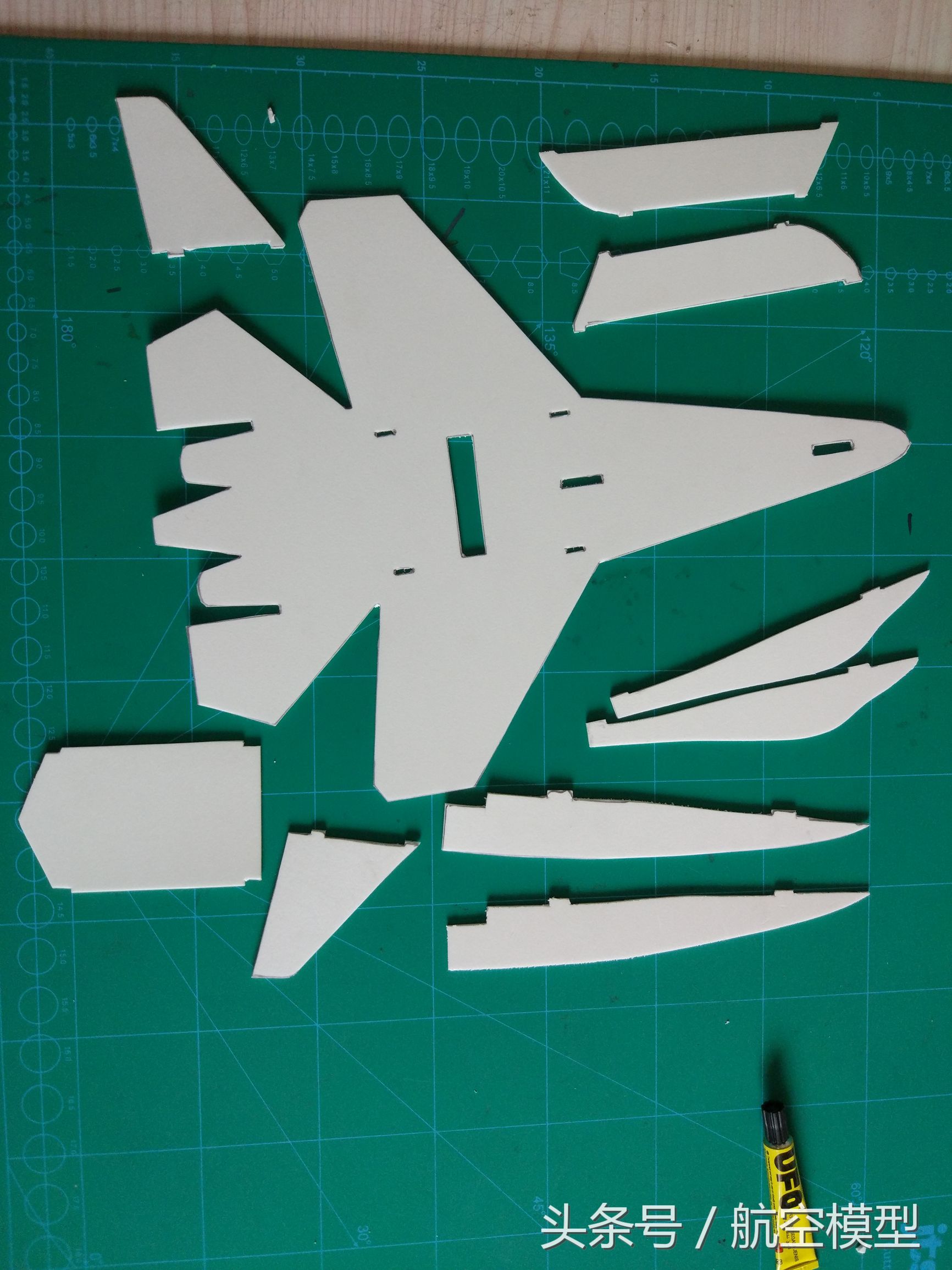 自制遥控小飞机只要一个小马达,自制一架小飞机