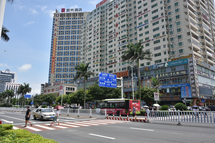 北海不礼让行人不扣分的视频,广西北海礼让行人监测点