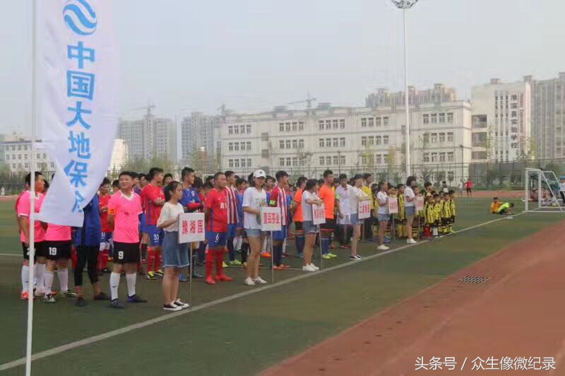 “草根同乐,挥汗绿茵”——绽放滨城健儿风采