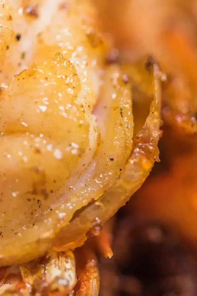 摸着良心讲，昆明关上某饭店，虾肉好吃到甩市区饭店10多条街