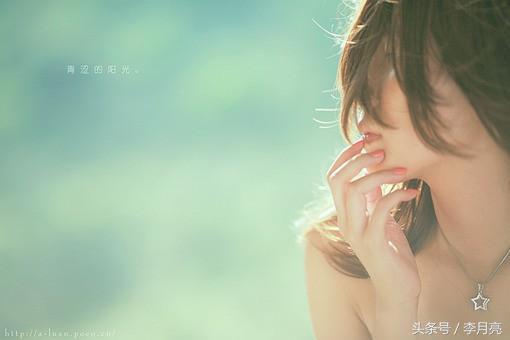 已婚男上司含情脉脉的看着你,心理学已婚男上司喜欢你的迹象