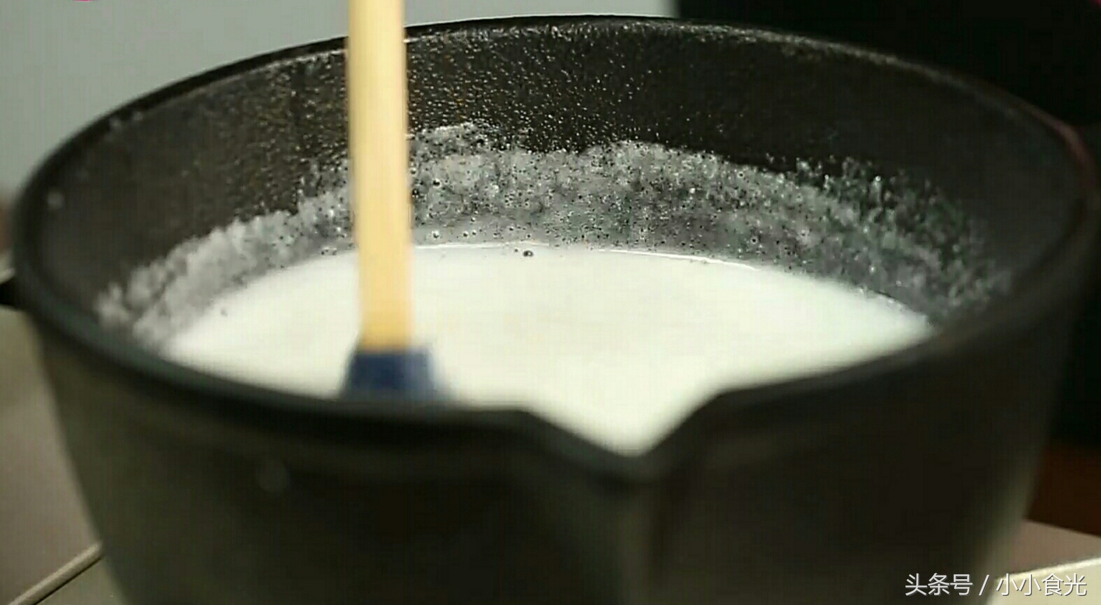 夏天来一份冰凉沁甜的芒果肠粉,满足感一秒爆棚