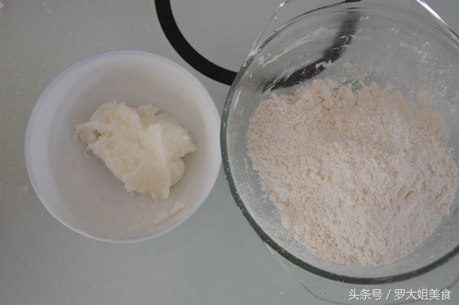 在家也能做出酥得掉渣的鲜花饼,玫瑰鲜花饼白玉酥皮