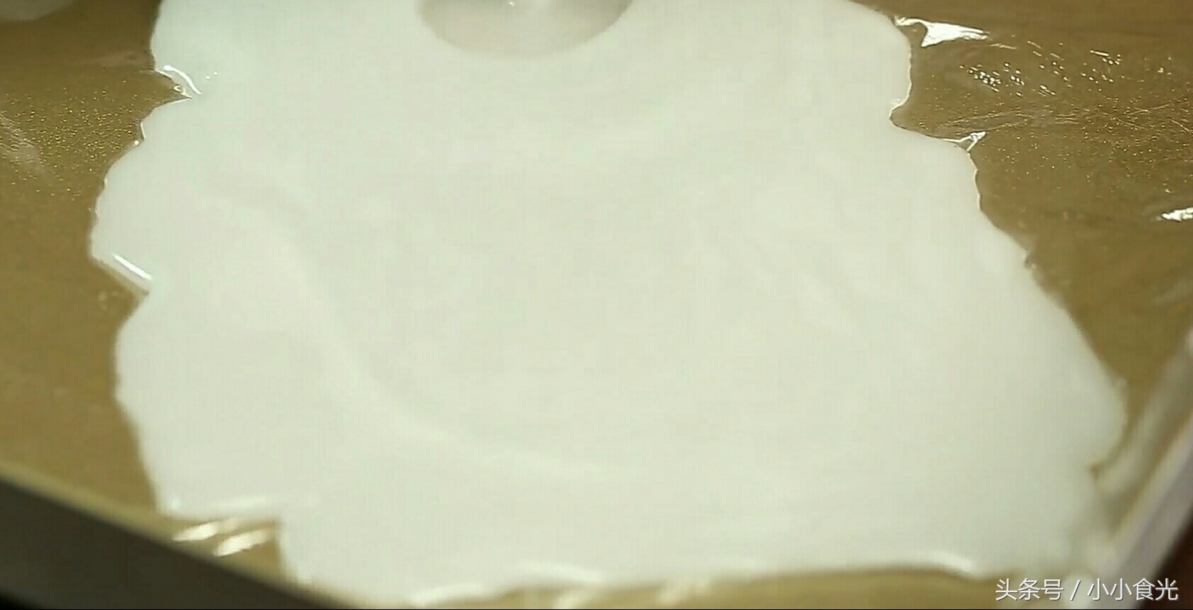 夏天来一份冰凉沁甜的芒果肠粉,满足感一秒爆棚