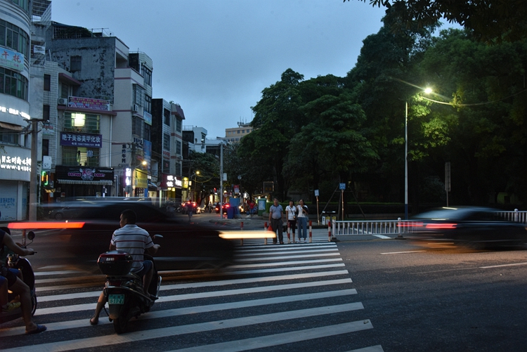 北海不礼让行人不扣分的视频,广西北海礼让行人监测点