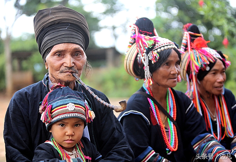 终年生活在高山密林之中的一个神秘的部族，孟连阿卡人！