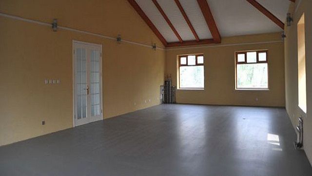 水泥地坪雨天潮湿怎么处理,水泥地面防潮的最佳方法