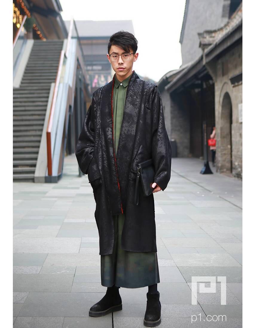 有这样一群摄影师，他们在街头用相机记录了成都人的时尚进化