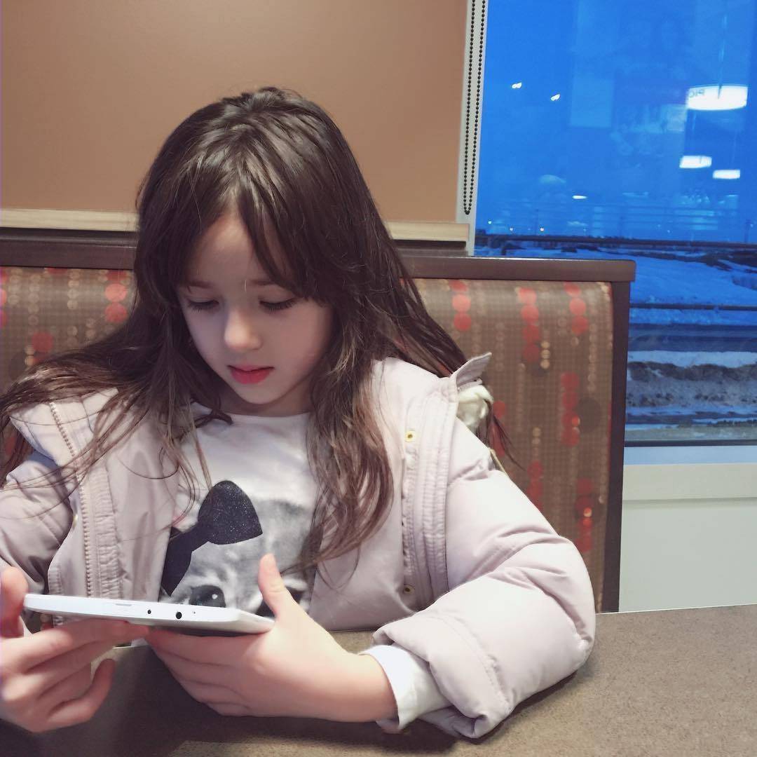 如何培养女孩的高贵气质,如何培养一个落落大方的女孩