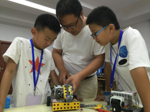 阜阳清河路一小机器人社团孩子嗨到国赛场