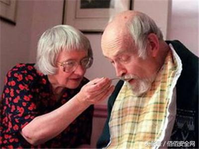 预防老年痴呆的四种食物,老年人吃什么营养品健脑和防痴呆