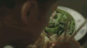 吴京鸭血粉丝汤,吴京南京吃的鸭血粉丝