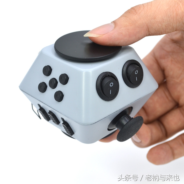 打假方形强光手电筒真实测评,手持补光灯真实测评