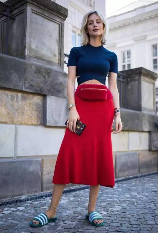 你花1000块买的包，背上却像卖菜的