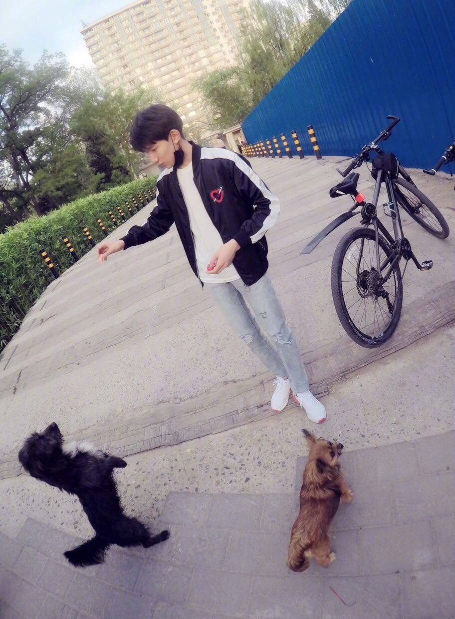 tfboys王俊凯王源易烊千玺几岁了,TFBOYS四周年易烊千玺