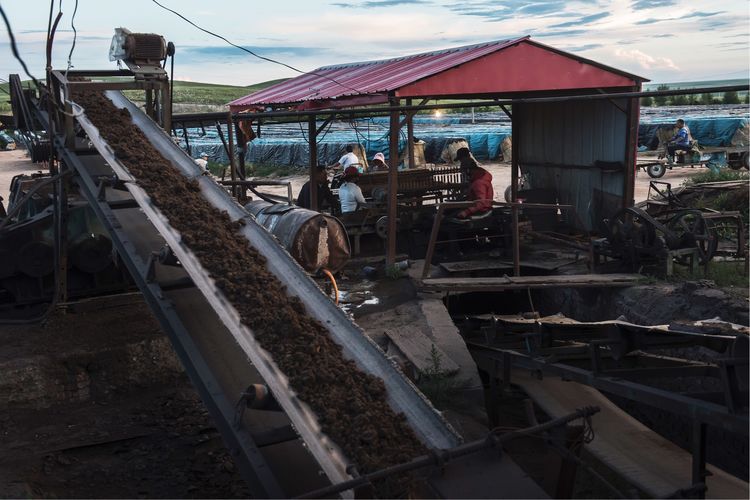 近距离了解砖窑厂烧制砖块的秘密